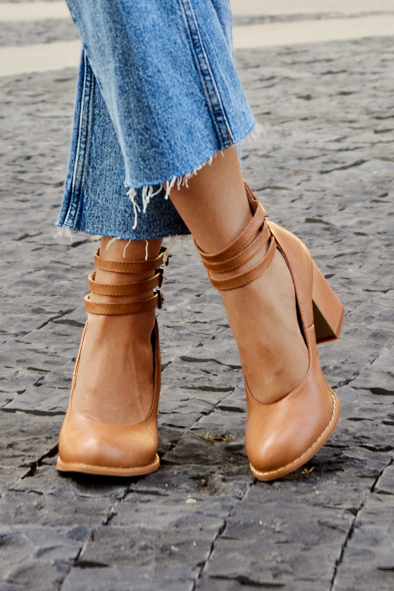 Women's Smooth Sandals with Ankle Strap and Thick Heel